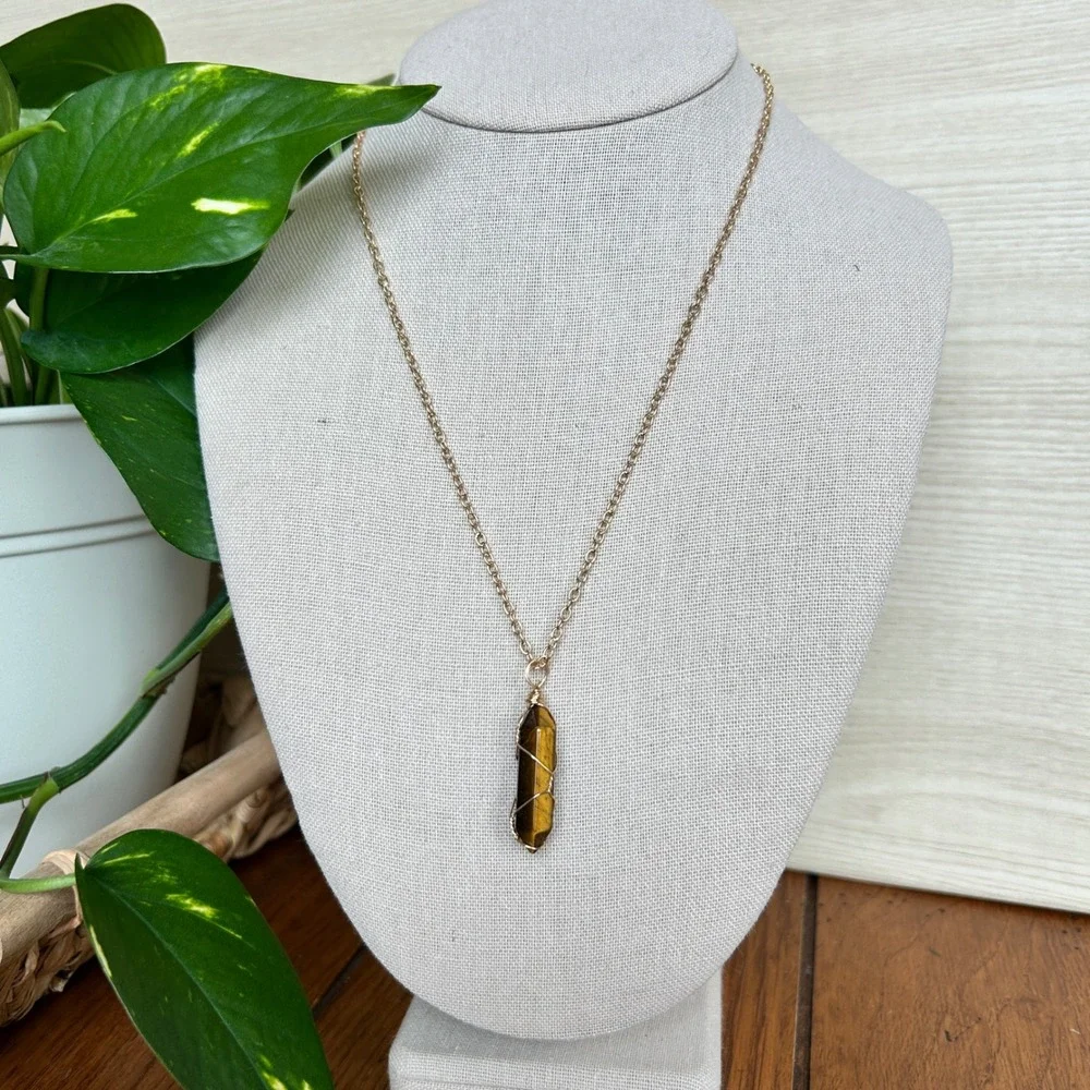 Tigers Eye Crystal Pendant Necklace Gold Tone‎ Chain Wire Wrapped Gemstone Boho